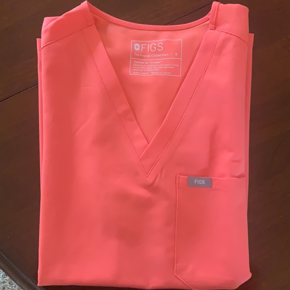 FIGS Hot Coral Scrub Set size Small